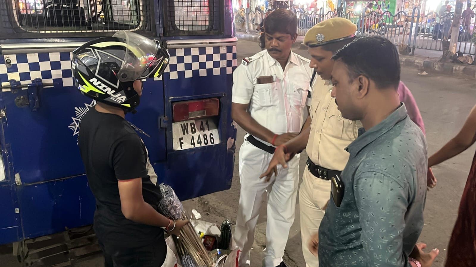 অর্ডার ছিল তাই শব্দবাজি নিয়ে যাচ্ছি, বেআইনি বাজি রাখার অপরাধে ধৃতের সাফাই