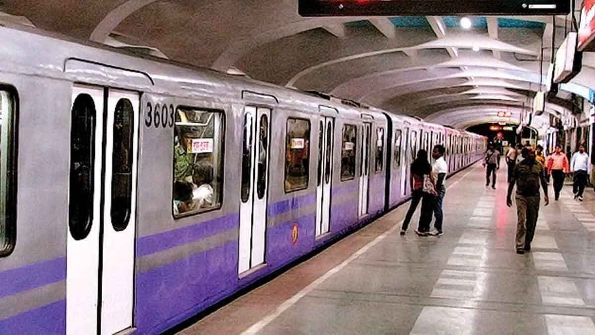 Kolkata Metro Rail Service in Laxmi puja gnr 