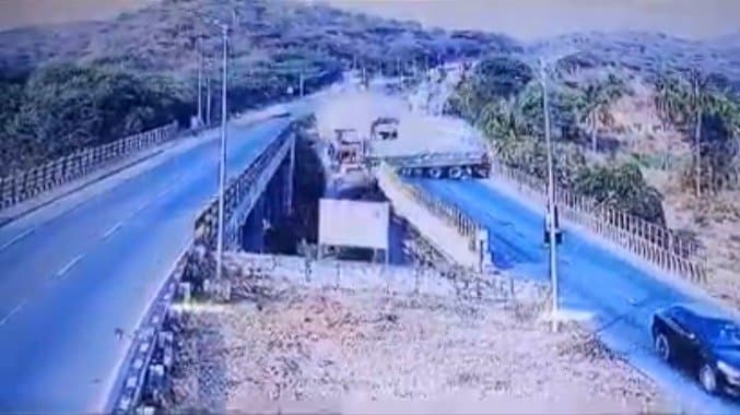 Tamil Nadu: পরপর গাড়িতে ধাক্কা, দুই বেপরোয়া ট্রাকের সংঘর্ষ, তামিলনাড়ুতে ভয়ঙ্কর দুর্ঘটনায় মৃত ৪ 
