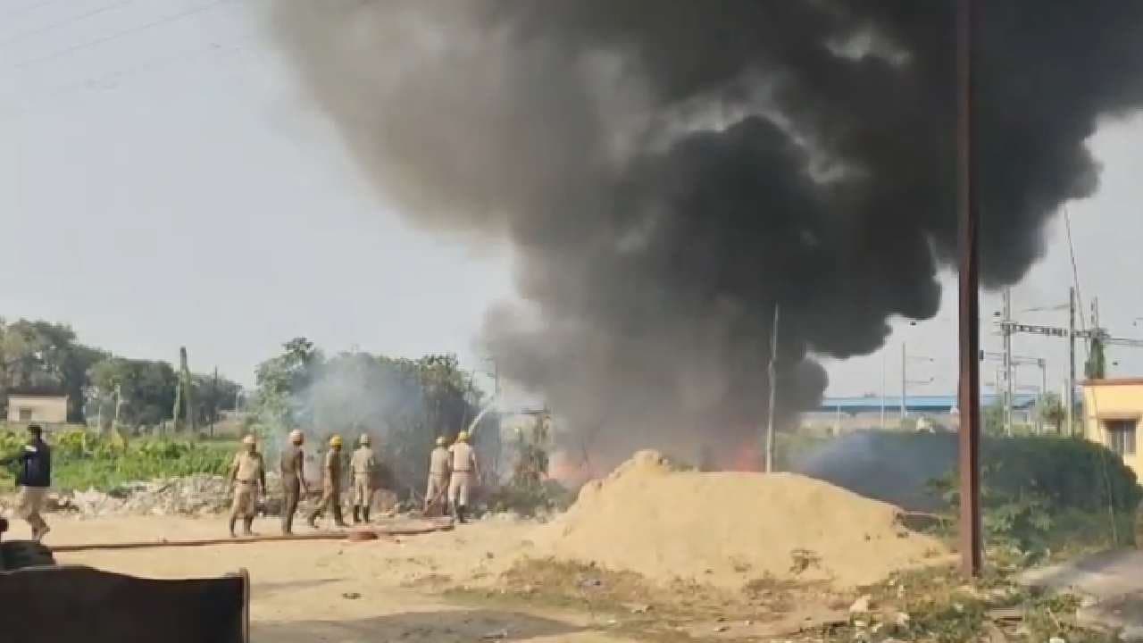 Massive Fire Erupts at Mashagram Station in Broad Daylight