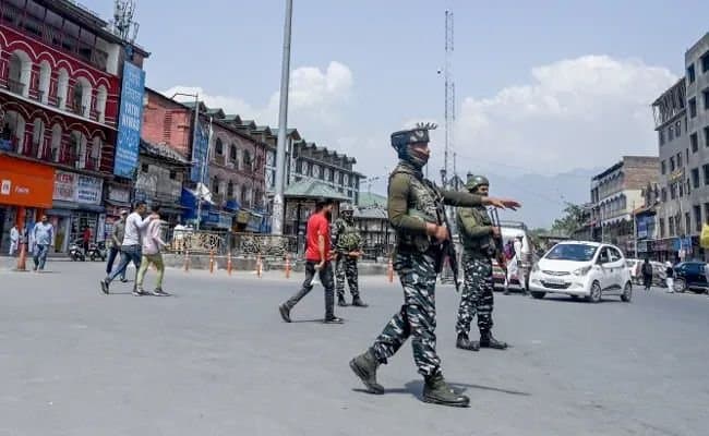 Srinagar: জঙ্গিদের গুলিতে পাঞ্জাবের পরিযায়ী শ্রমিকের মৃত্যু শ্রীনগরে