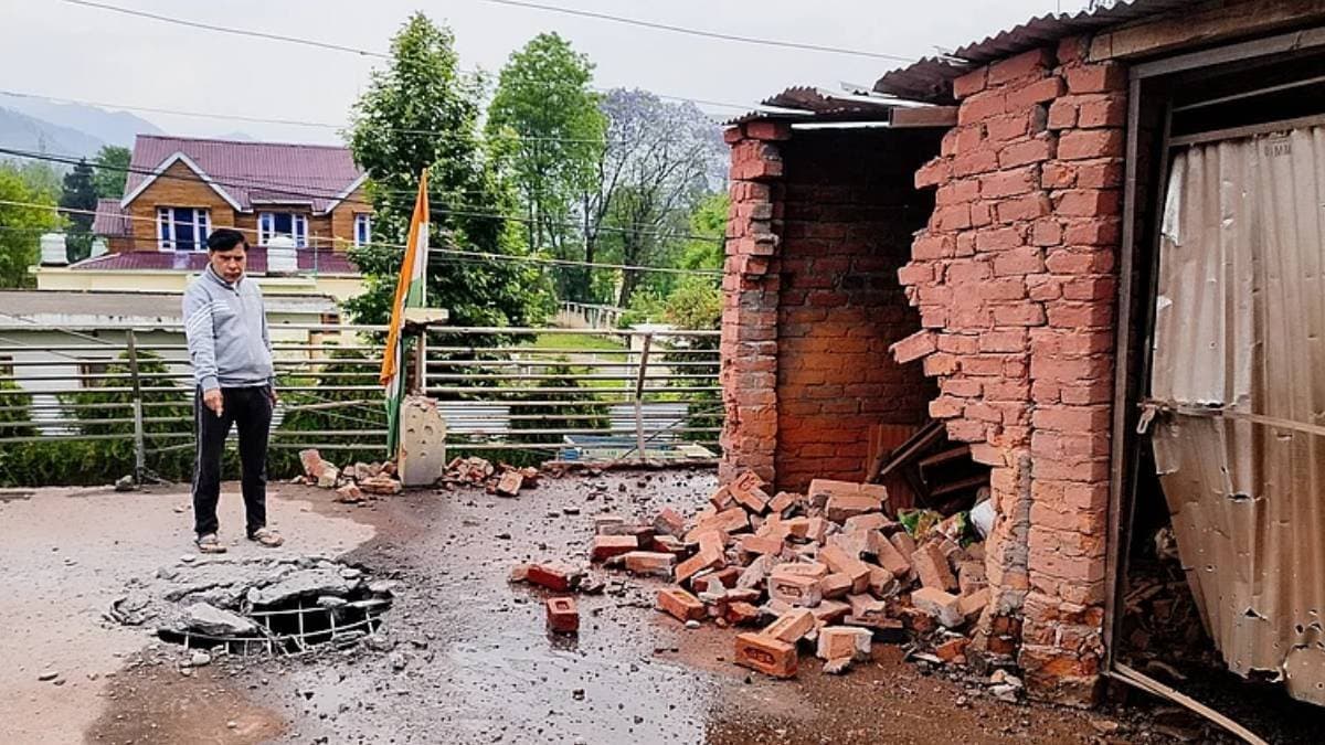 Indian soldiers defused 42 unexploded bombs at the Poonch border