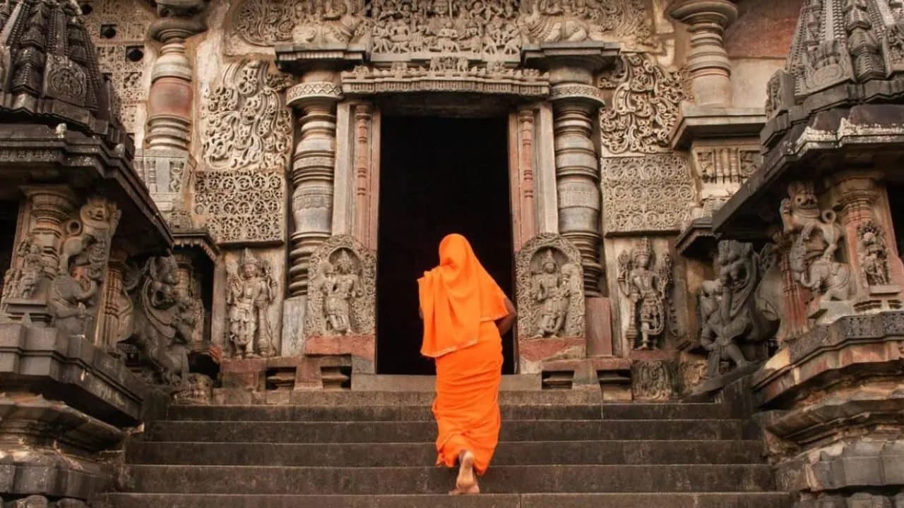 Gold in Temples: India s temples with hidden gold money in treasure vaults