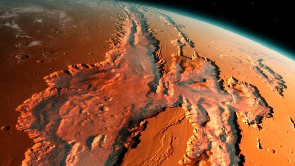 Mars is Red know the Reason Behind Iconic Colour