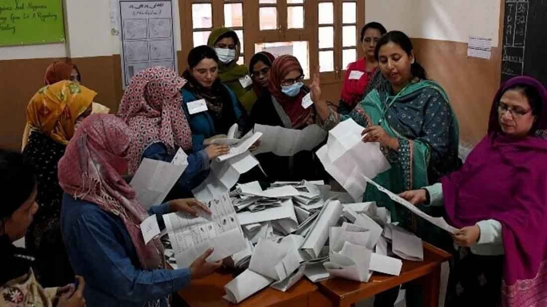 Pakistan election, Vote count under way