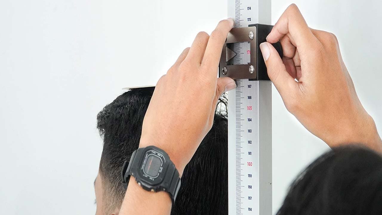 এঁরাই দুনিয়ার রেকর্ডধারী সাত অতি-উচ্চতার পুরুষ