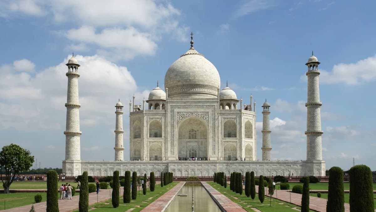 What is the original name of the famous architecture Taj Mahal gnr