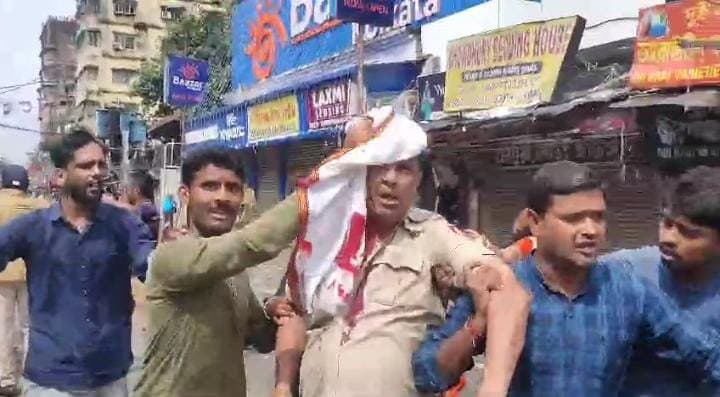 updates of Nabanna Abhijan, police attacked by goons 