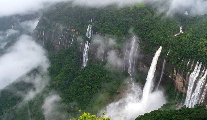 Travel: এই বর্ষায় ঘুরে আসুন চেরাপুঞ্জি! কোথায় যাবেন, রইল হদিশ 