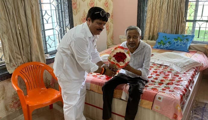 ARJUN MUKUL: মুকুল রায়ের আশীর্বাদ নিলেন অর্জুন সিং