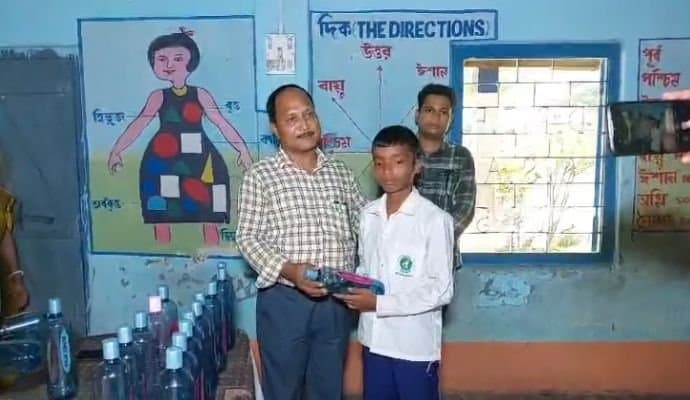 Dhupguri: সময়ে জল খায় না শিশুরা! সচেতনতা বাড়াতে 'জল ঘণ্টা' উদ্যোগ ধূপগুড়িতে