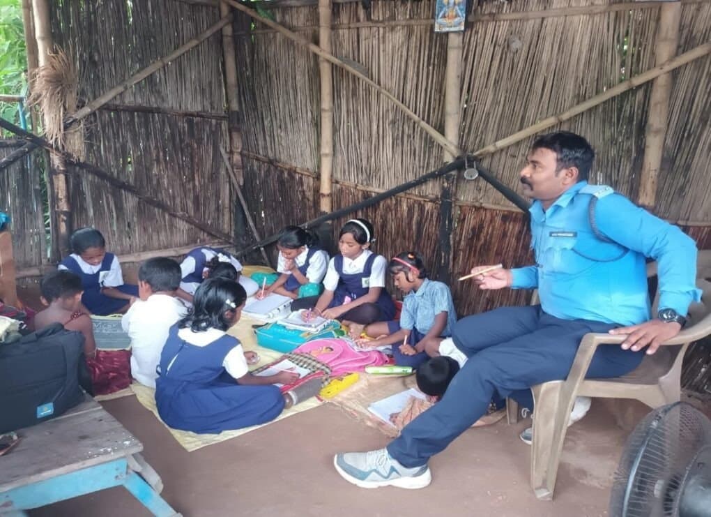 হীরার পাঠশালা, সিভিক ভলেন্টিয়ারের হাতে তৈরি হচ্ছে ভবিষ্যৎ প্রজন্ম