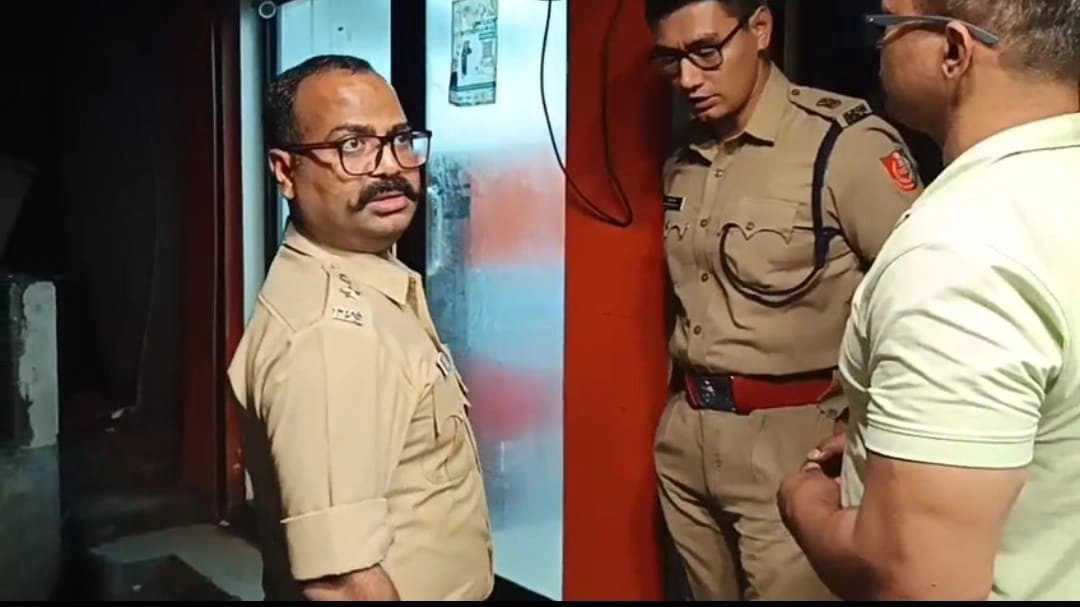 Miscreants looted all gold at gunpoint