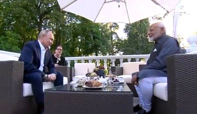 Narendra Modi: বছরখানেক পর দেখা, পুতিনের বাসভবনে চায়ে পে চর্চায় মোদি 