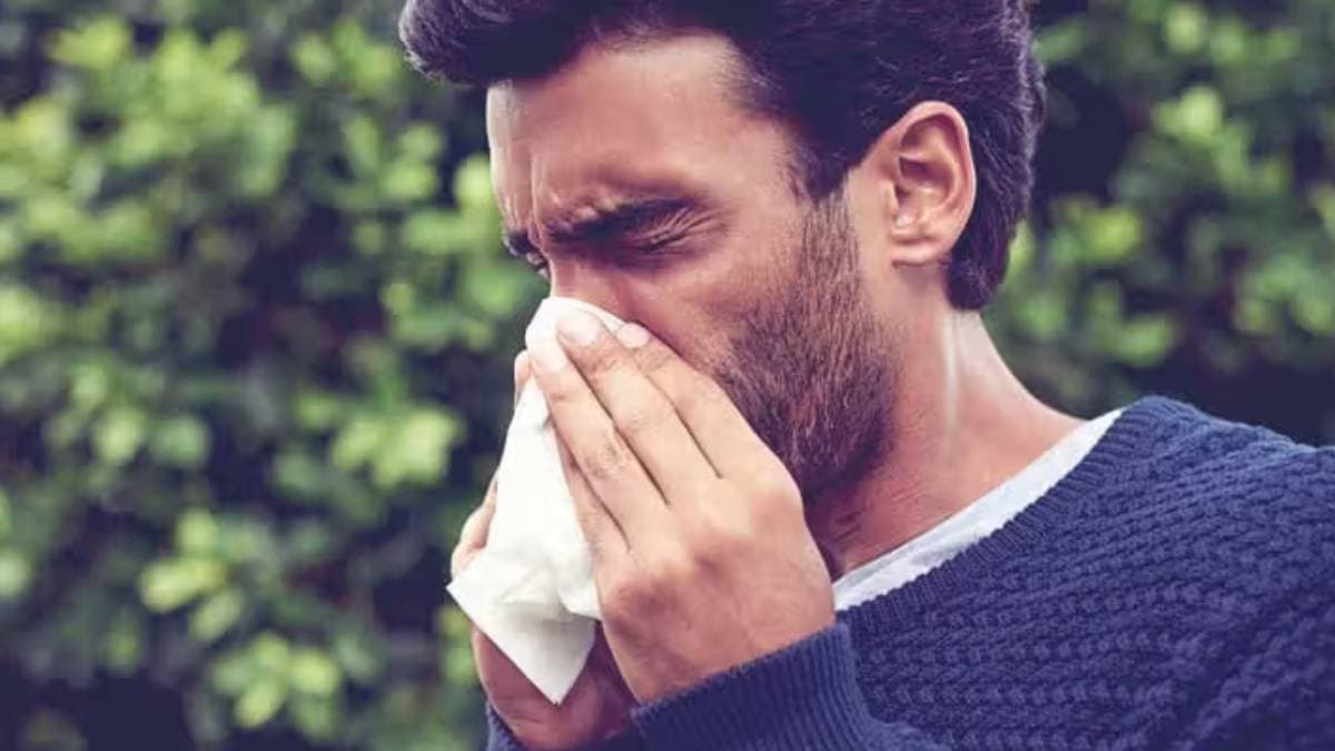Holding sneezing might invite life risk