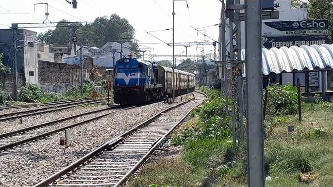 Drunk Man Drives Thar On Railway Track To Shoot A Reel gnr