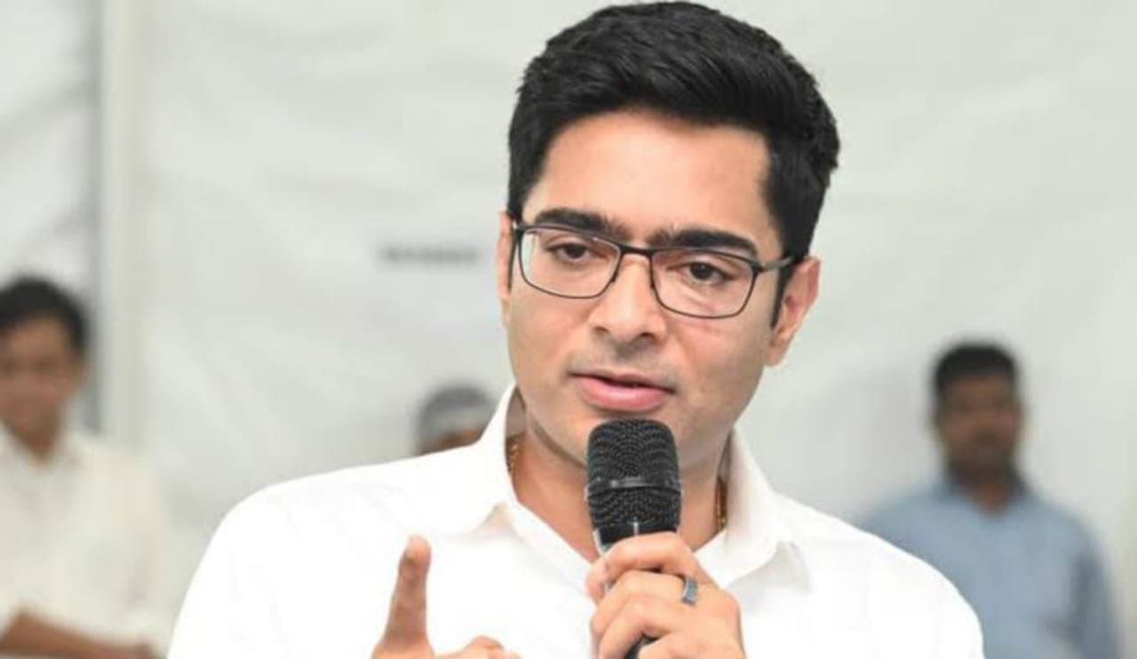 Abhishek Banerjee: বঞ্চিতদের চিঠি ও অর্থসাহায্য পাঠিয়ে লড়াইয়ের ডাক অভিষেকের 