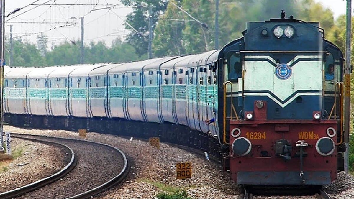 Train Journey here 10 Reasons Why people Should Explore by Train in India