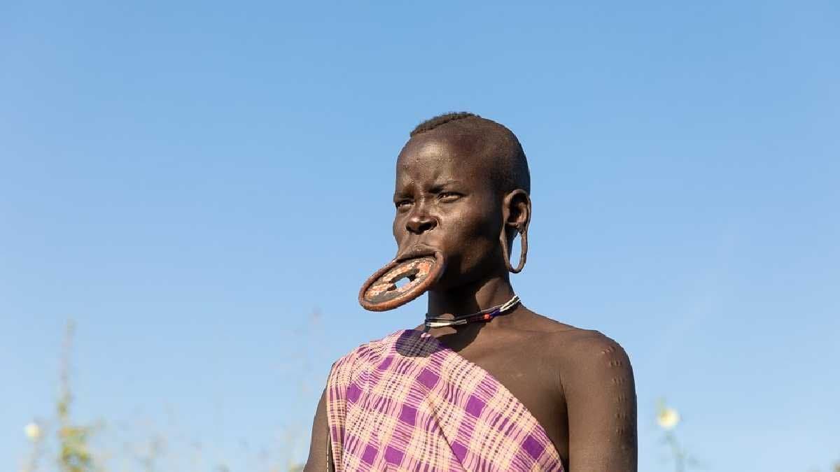 Mursi tribe in Ethiopia Young Girls Lips Are Cut Off and then this thing happened 