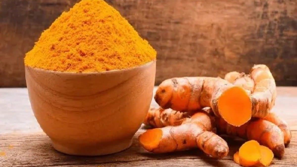 Turmeric and Black Pepper together prevents many dangerous diseases and has many health benefits 