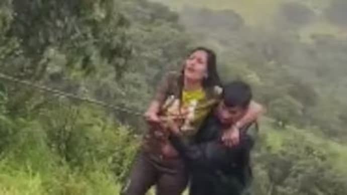 Pune girl taking selfie then falls gnr 