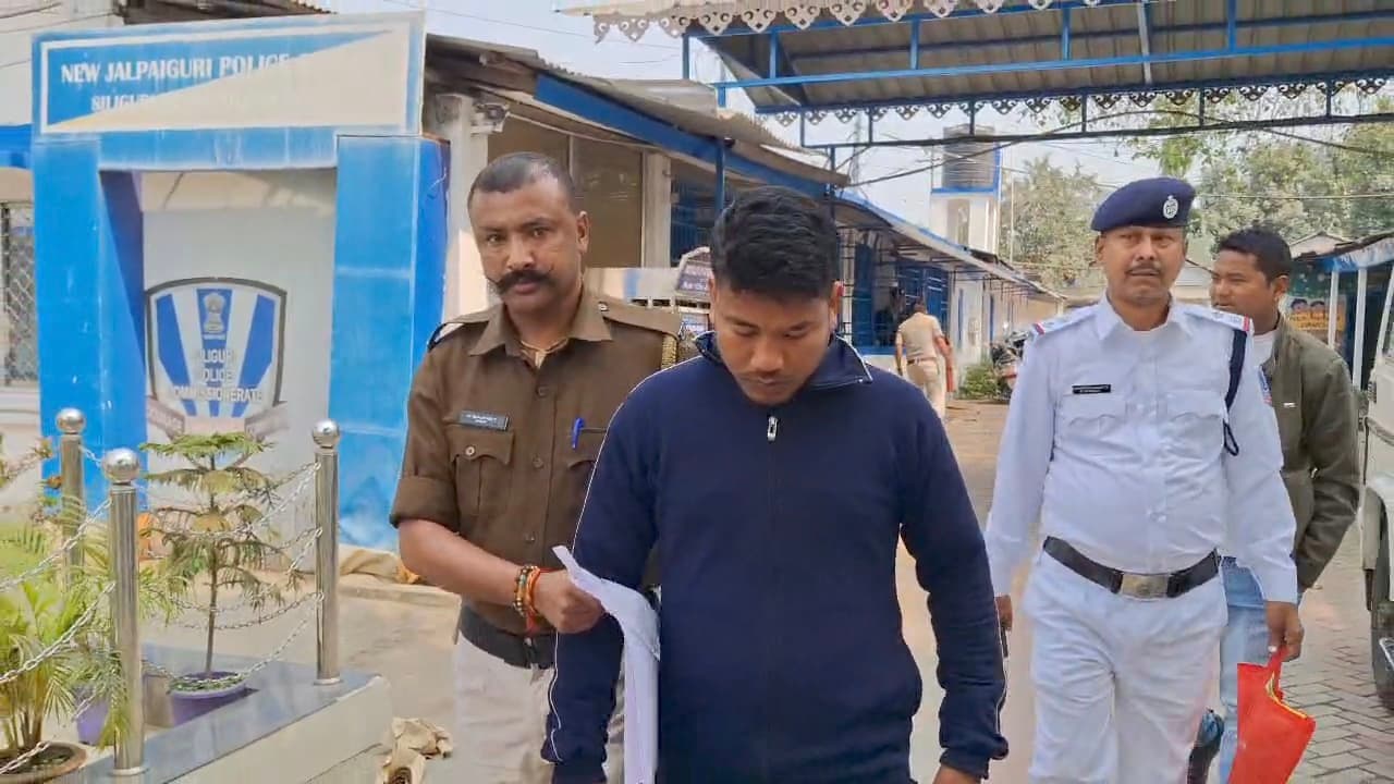 key person of helping intruders on indo-bangla border netted gnr 