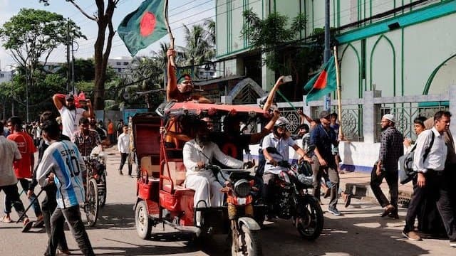 Bangladesh protest 500 Inmates Escape District Jail gnr 