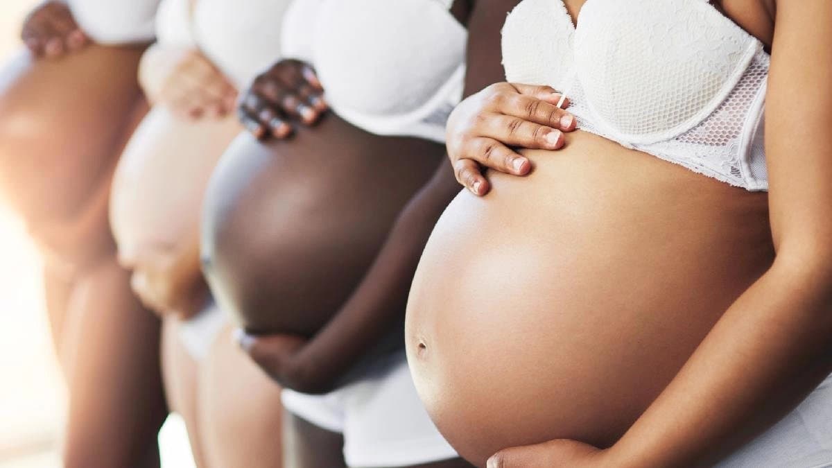 Singer indulged into Extra Marital affair and Physical Intimacy got five Girl friends pregnant