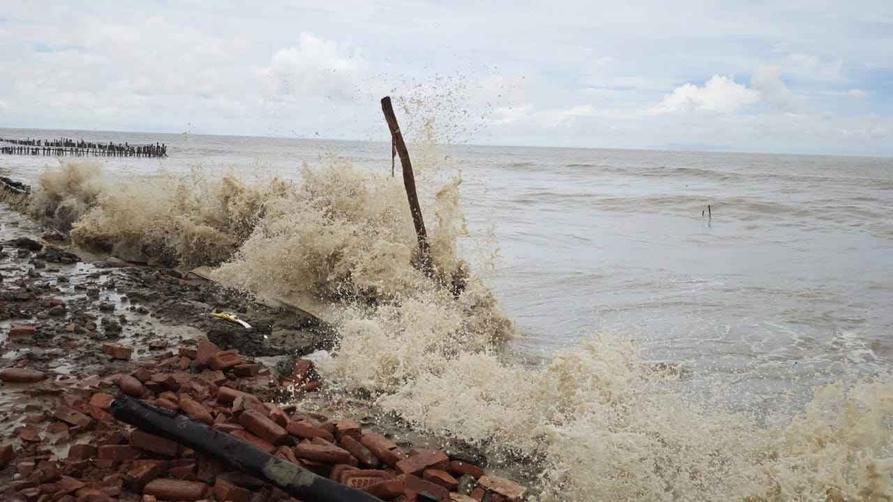 Due to Heavy Rainfall water level increases in Sundarban