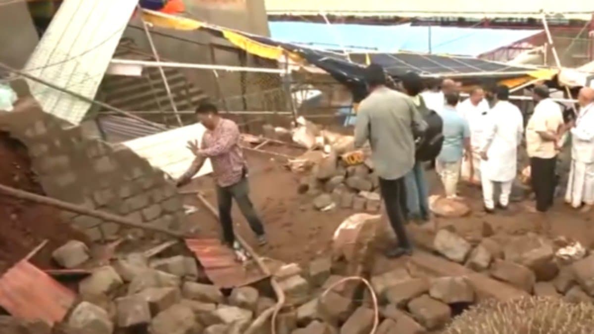 Seven died and four injured as the wall collapses at temple in Andhra Pradesh