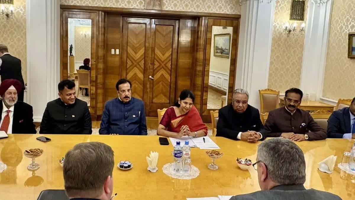 What did DMK MP Kanimozhi say in Spain when asked what is Indias national language