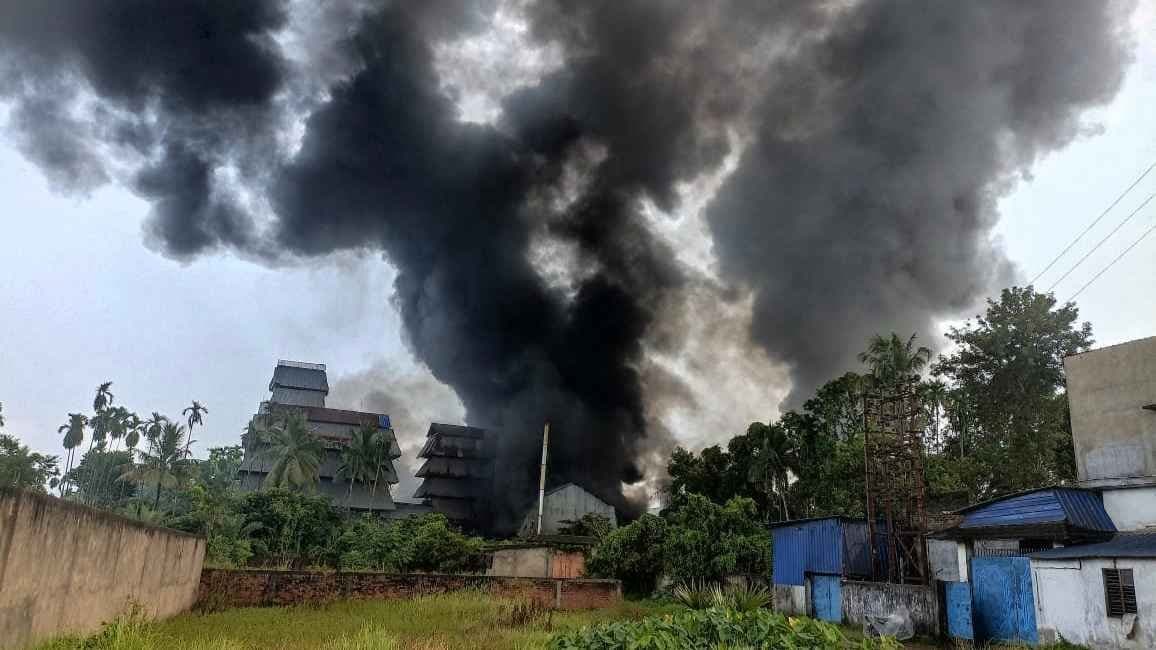 Madhyamgram one worker dies, two seriously injured after blast in factory gnr 