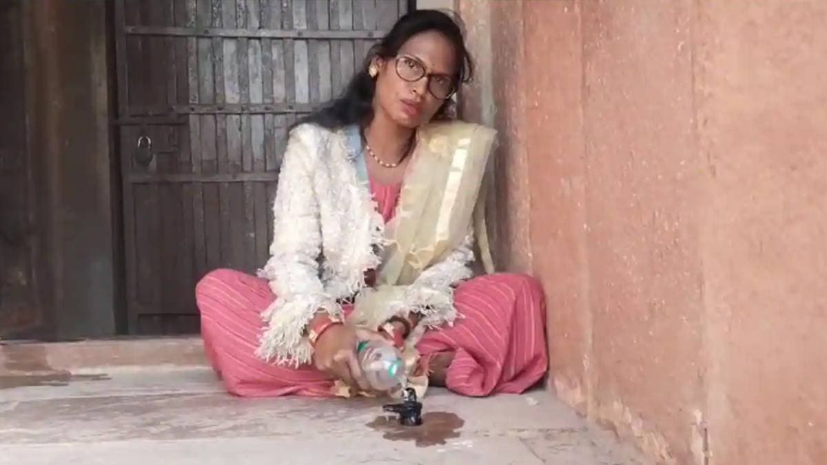 Woman enters Taj Mahal with Gangajal and Shivling performs worship