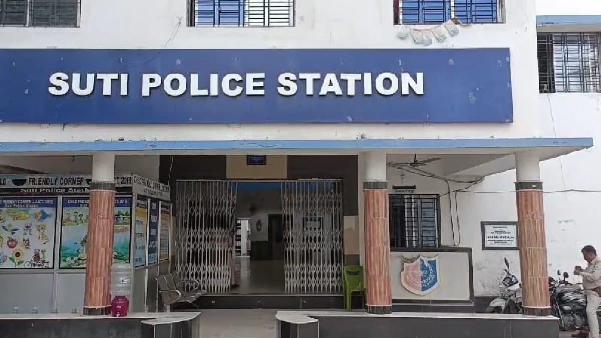 A teacher lodges complaint against a person alleging she was cheated giving false assurance of conferring nobel prize