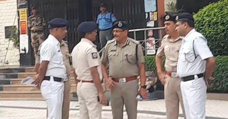 CP Manoj Verma visited the Emergency Maternity Department of RG Kar Hospital again on Sunday