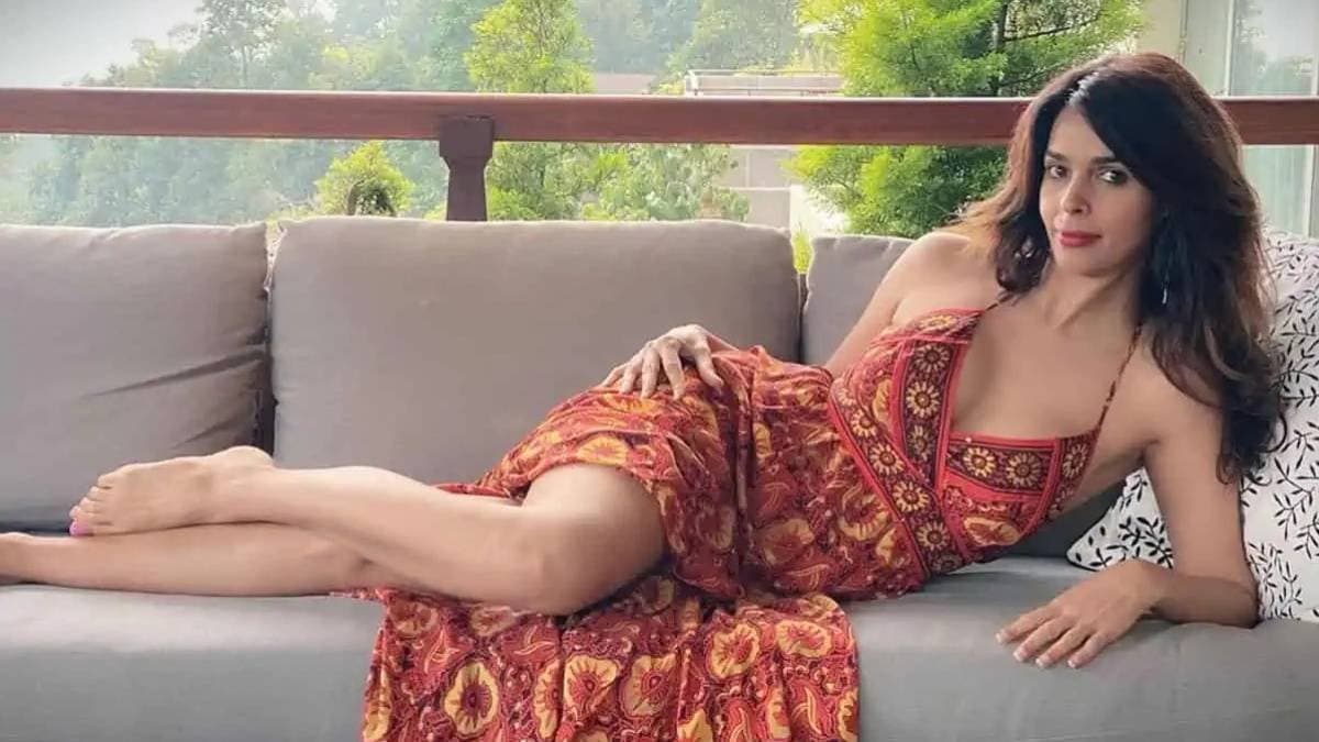 Murder Actress Mallika Sherawat reveals superhit hero harassed her knock on her door at midnight ent