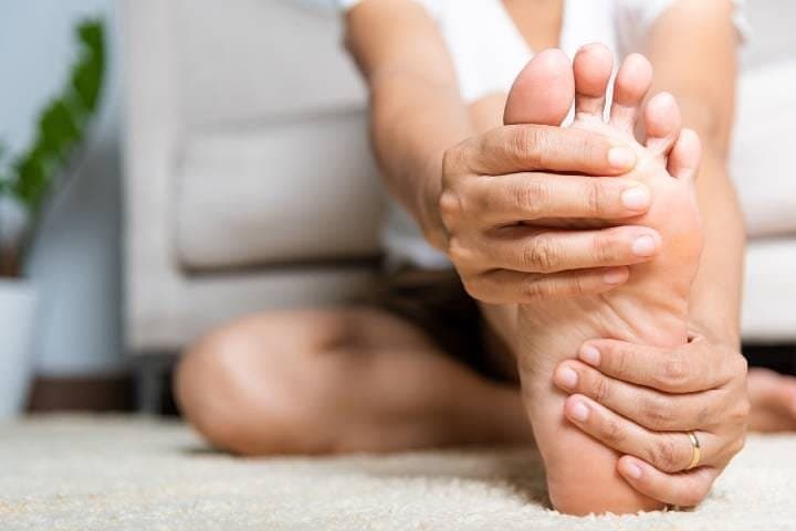  tingling and numbness in hands and feets are may be a signs of some critical health issues here is the details lif  