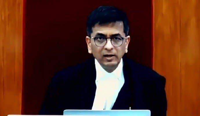 'গোষ্ঠী' নিয়ে অভিযোগ, ৬০০ আইনজীবী চিঠি লিখলেন প্রধান বিচারপতিকে 