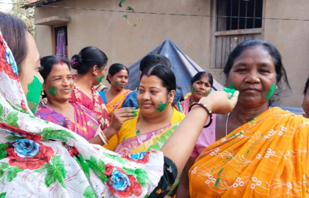 Hooghly: ১০০ দিনের টাকা মিলতেই উচ্ছ্বসিত শ্রমিকরা, আবিরে সবুজ মগরা 
