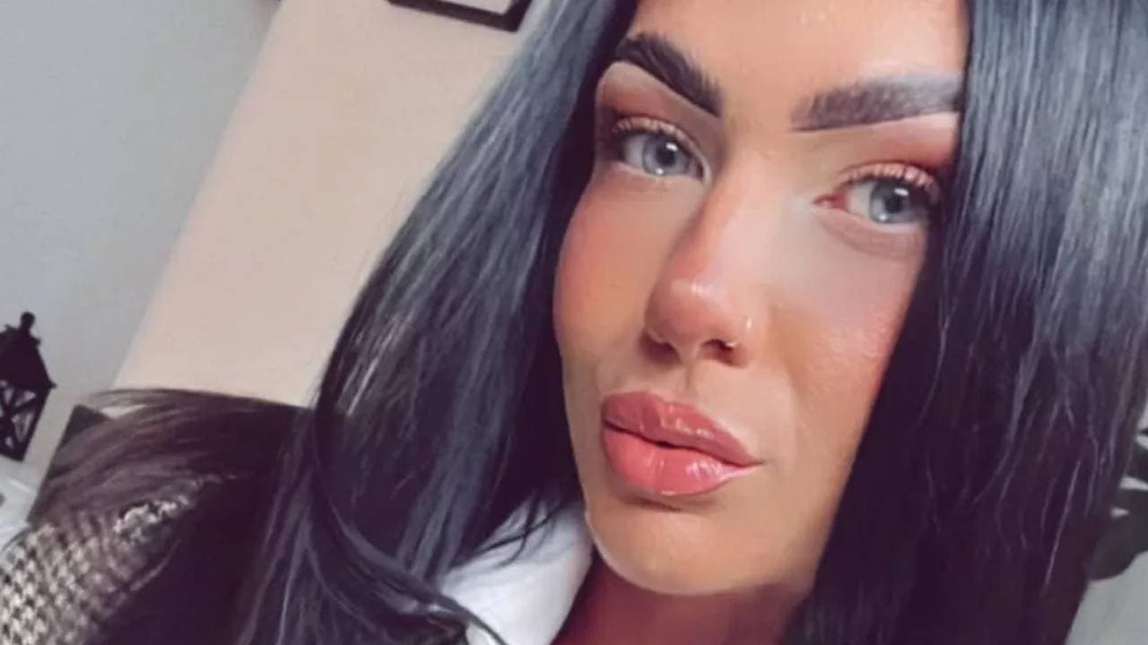 Prison guard began intimate relationship with convicted criminal