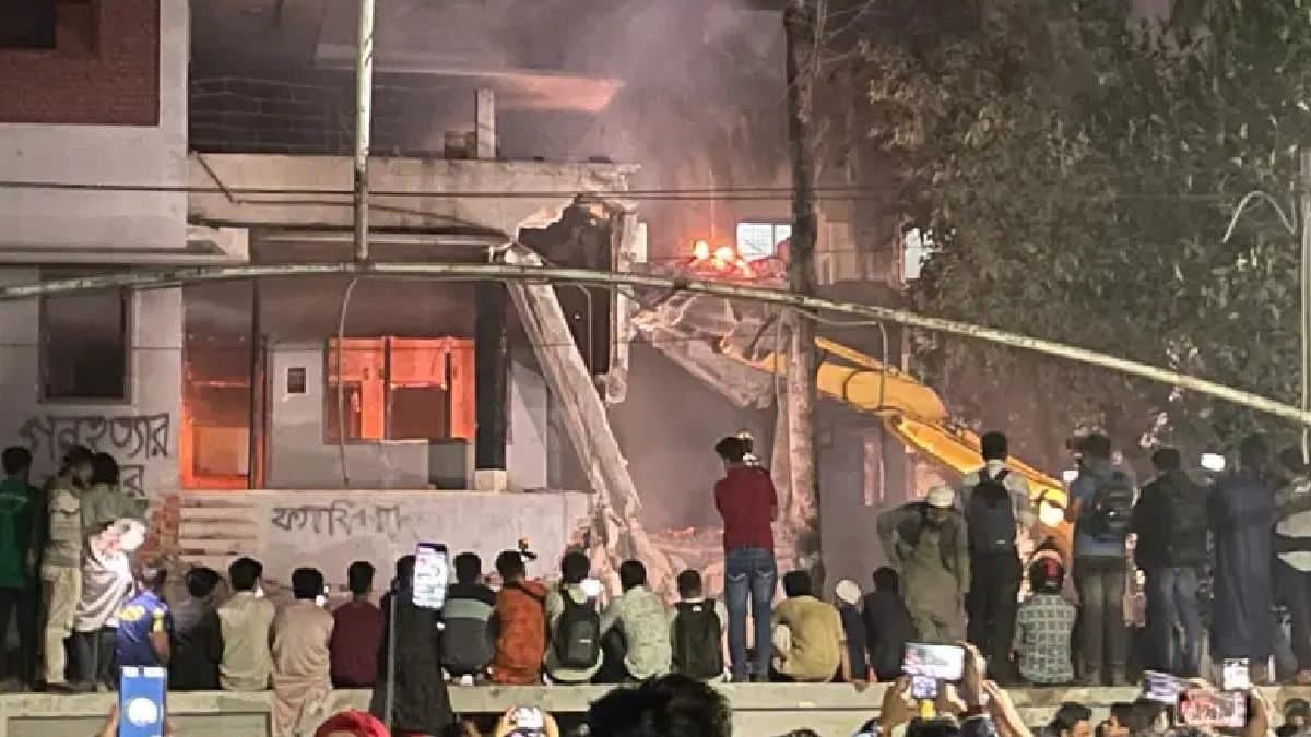 Mujibur Rahman's Dhaka House Vandalised, Set On Fire gnr