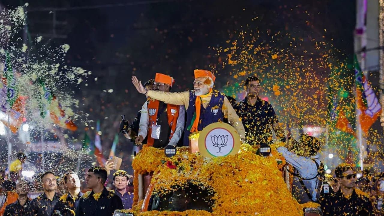   Indore: মোদির নির্দেশ, মেগা রোডশোর কয়েকঘন্টায় পরিস্কার পথঘাট