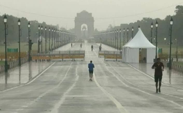 Delhi: ধুলোঝড়ে বিপর্যস্ত দিল্লি, মৃত ২, আহত ২৩ 