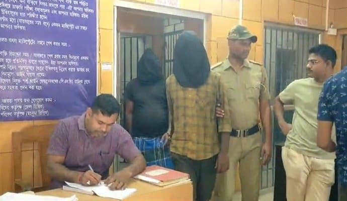 Arrest: ‌আগ্নেয়াস্ত্র সহ ফরাক্কা থেকে গ্রেপ্তার দুই 