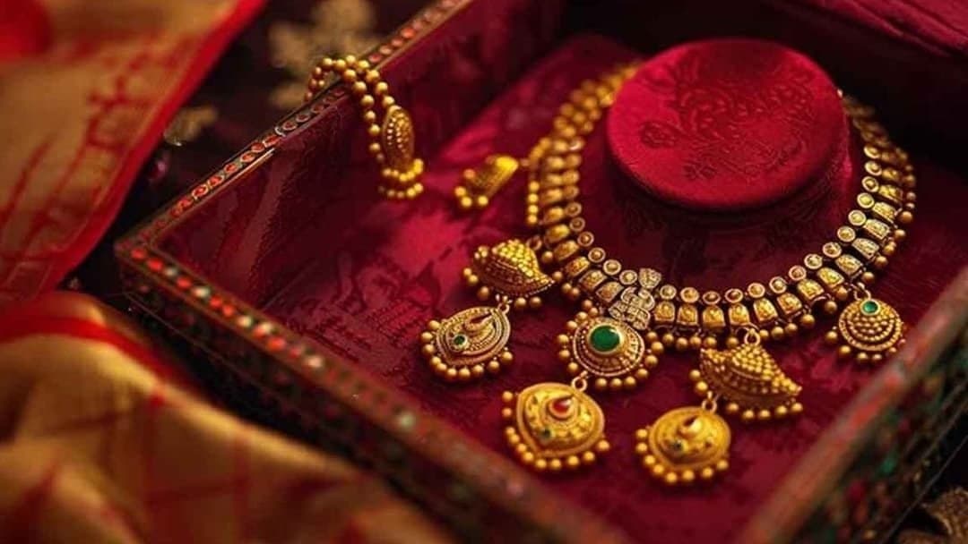 Gold Price Today 22 And 24 Carat Price Rises Again In Kolkata on 26 11 2025