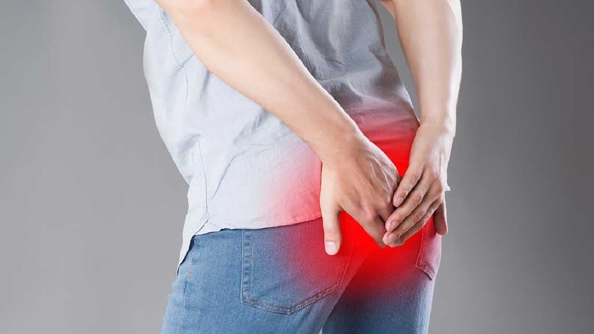 Difference between colon cancer and hemorrhoids