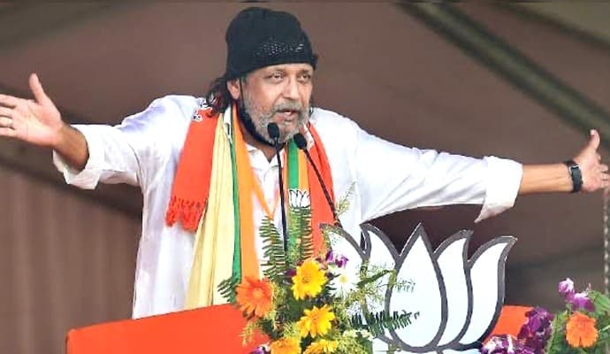 Election: ‌মিঠুনের রোড শোয়ে ধেয়ে এল ইট, জলের বোতল ও জুতো, তুলকালাম মেদিনীপুরে