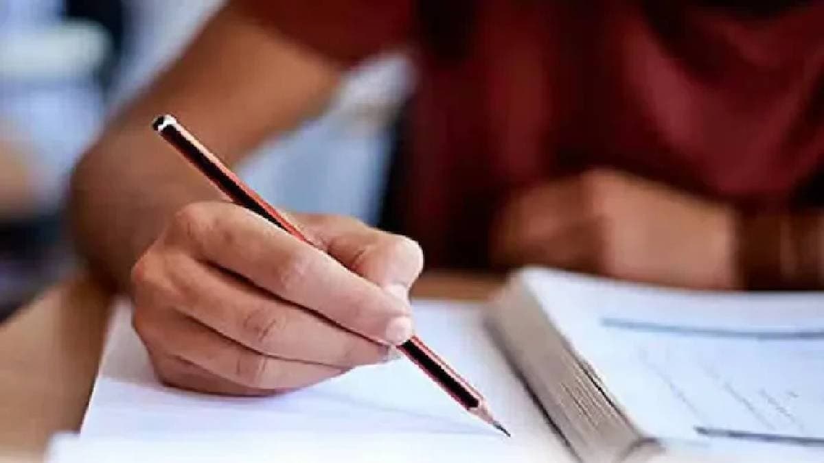 Madhya Pradesh University professor pays peon Rs 5000 to check exam papers 