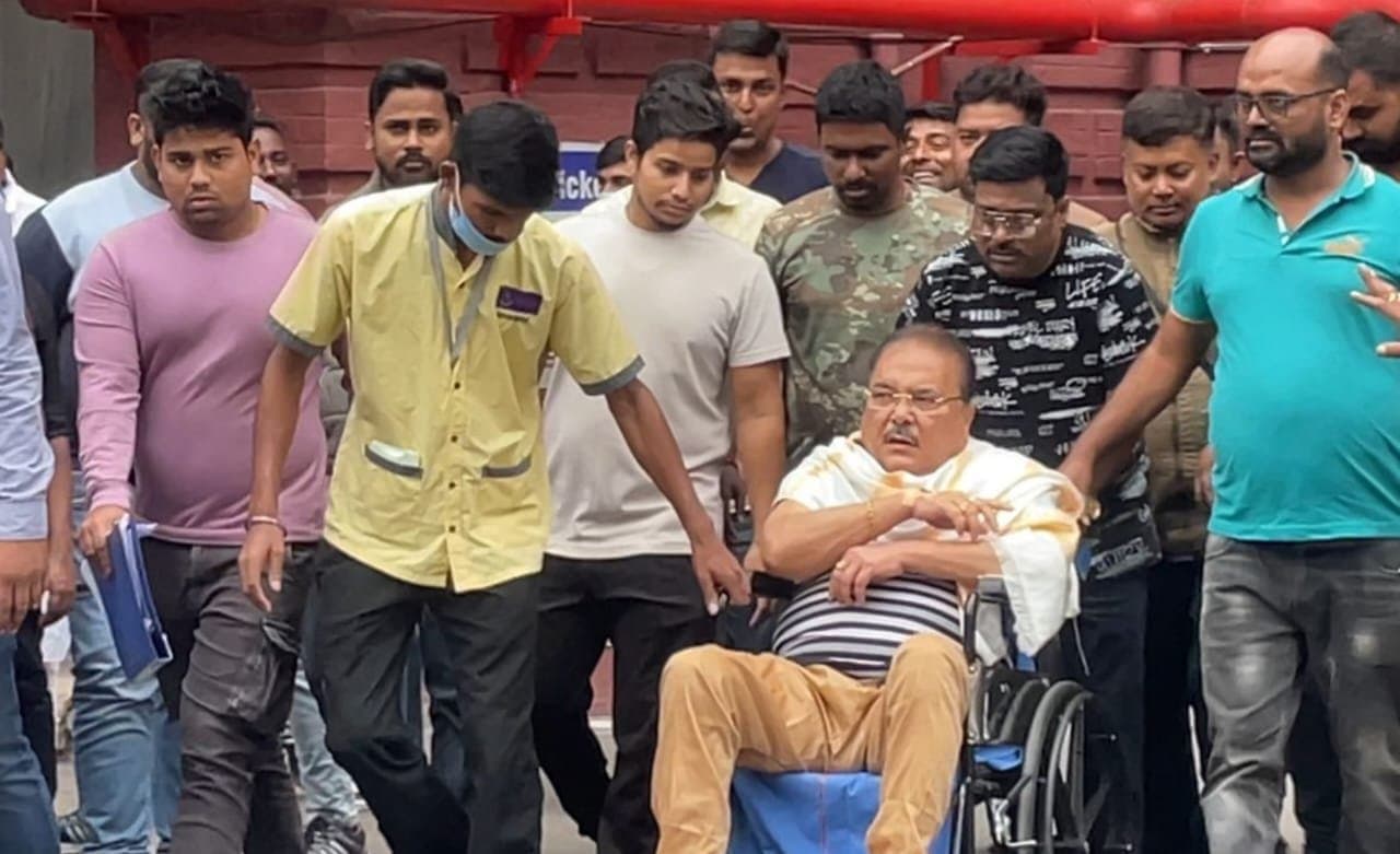 Madan Mitra admitted in sskm hospital