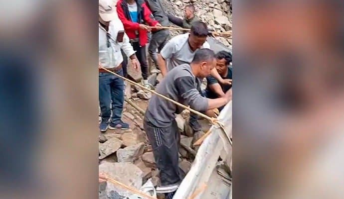 Arunachal Pradesh: নিয়ন্ত্রণ হারিয়ে গভীর খাদে গাড়ি, মৃত একই পরিবারের ৫ 